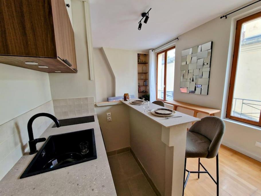 Studio Calme Et Ensoleille Entierement Renove Parijs Buitenkant foto